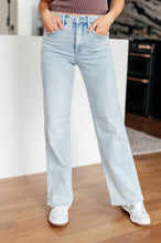 Load image into Gallery viewer, Brooke High Rise Control Top Vintage Wash Straight Jeans
