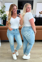 Load image into Gallery viewer, Sam Mid Rise Star Pocket Boyfriend Jeans
