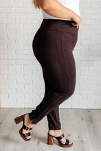 Load image into Gallery viewer, Magic Skinny 28&quot; Pants in Chocolate
