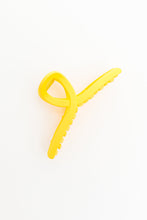 Load image into Gallery viewer, Claw Clip Set of 4 in Lemon
