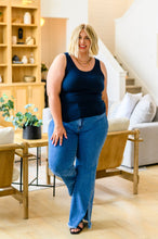 Load image into Gallery viewer, Caitlin High Rise Split Hem Straight Jeans
