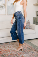 Load image into Gallery viewer, Hayes High Rise Wide Leg Crop Jeans
