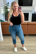 Load image into Gallery viewer, Emily High Rise Cool Denim Pull On Capri Jeans
