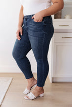 Load image into Gallery viewer, Mid-Rise Relaxed Fit Mineral Wash Jeans
